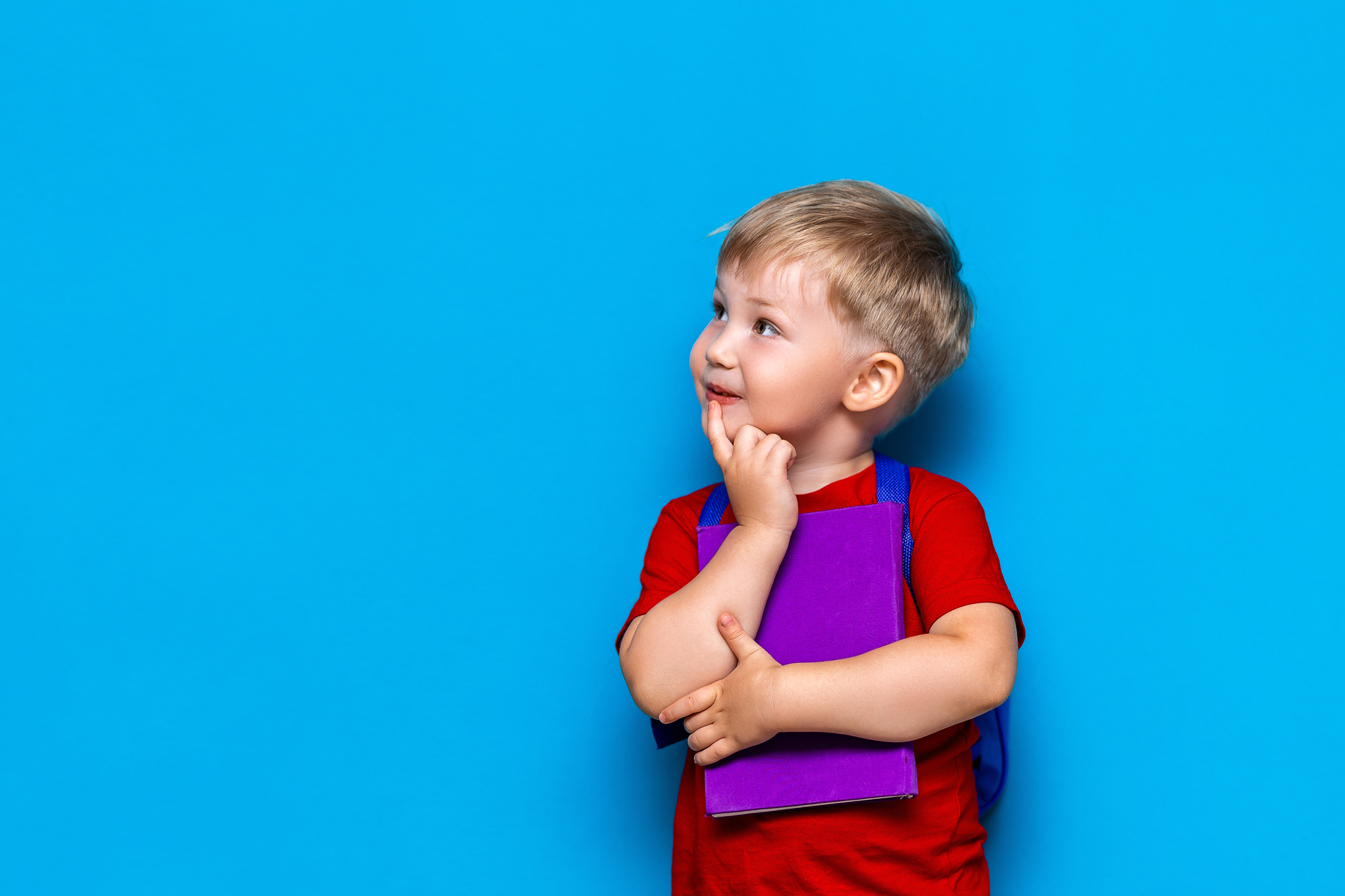 Un enfant handicapé le jour de sa rentré à l'école